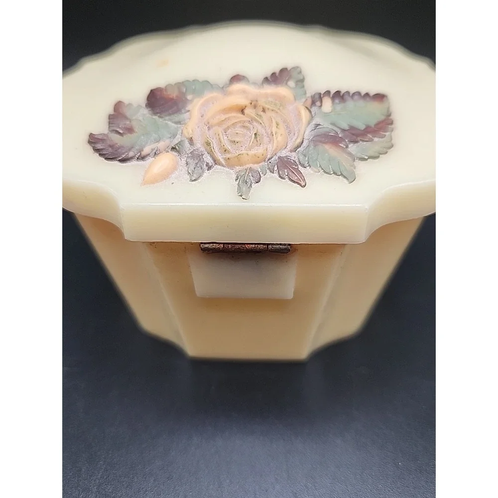 Vintage Yellow‎ Schwarz Brothers  Plastics Inc. Hinged Powder Box 4.75